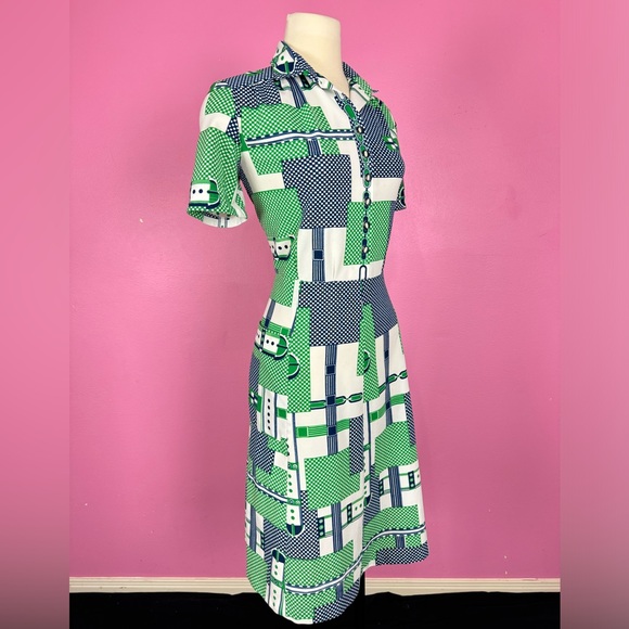 Vintage 70s 1970s Poly Knit Short Sleeve Novelty Print Shirtwaist Dress - Picture 3 of 10